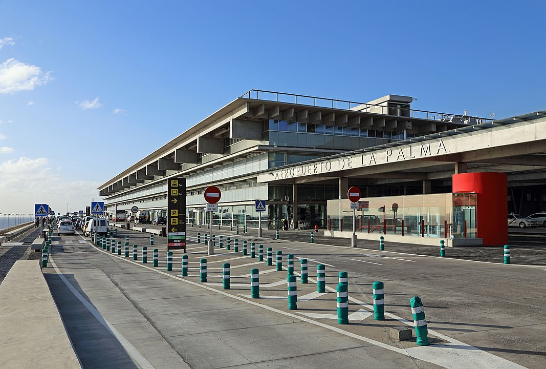 1067px La Palma Airport R01