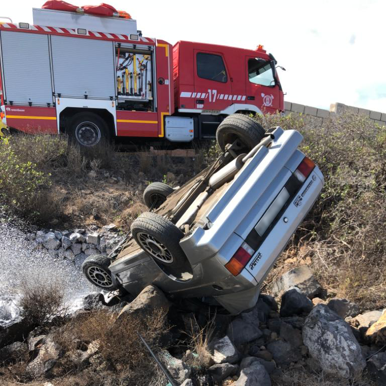 Foto Bomberos TNF AccidenteVuelcoSanMiguel1(1)