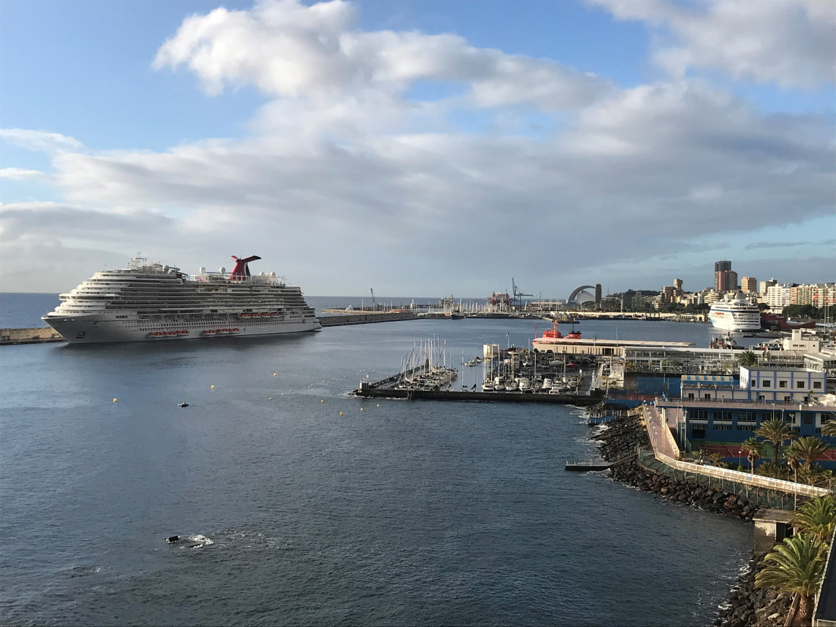 Carnival Panorama en Muelle Sur