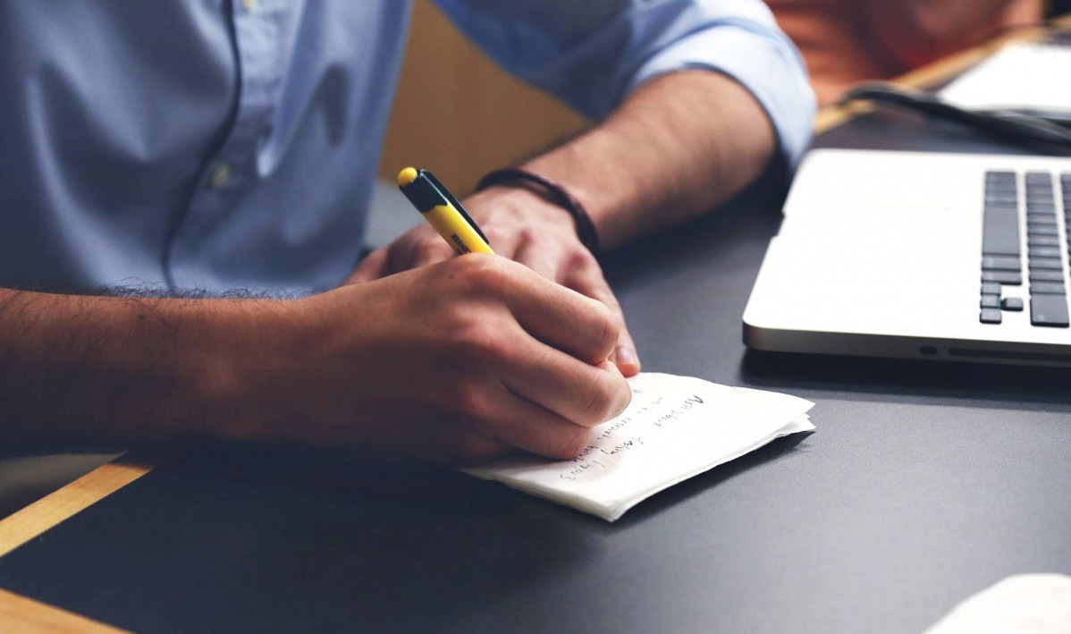 Escribir plan escritorio autonomo trabajador