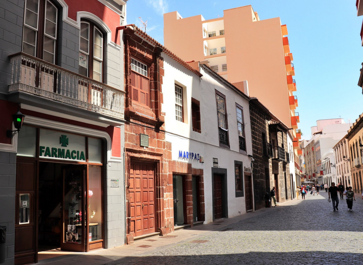 Calle tedote y la avenida del puente en santa cruz de la palma