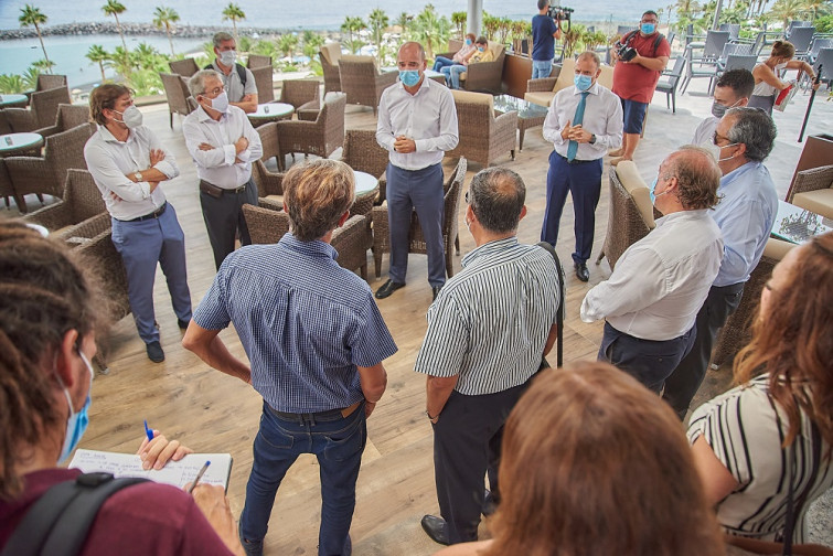 27082020 visita Ashotel con diputados y senadores al sur de Tenerife (11)