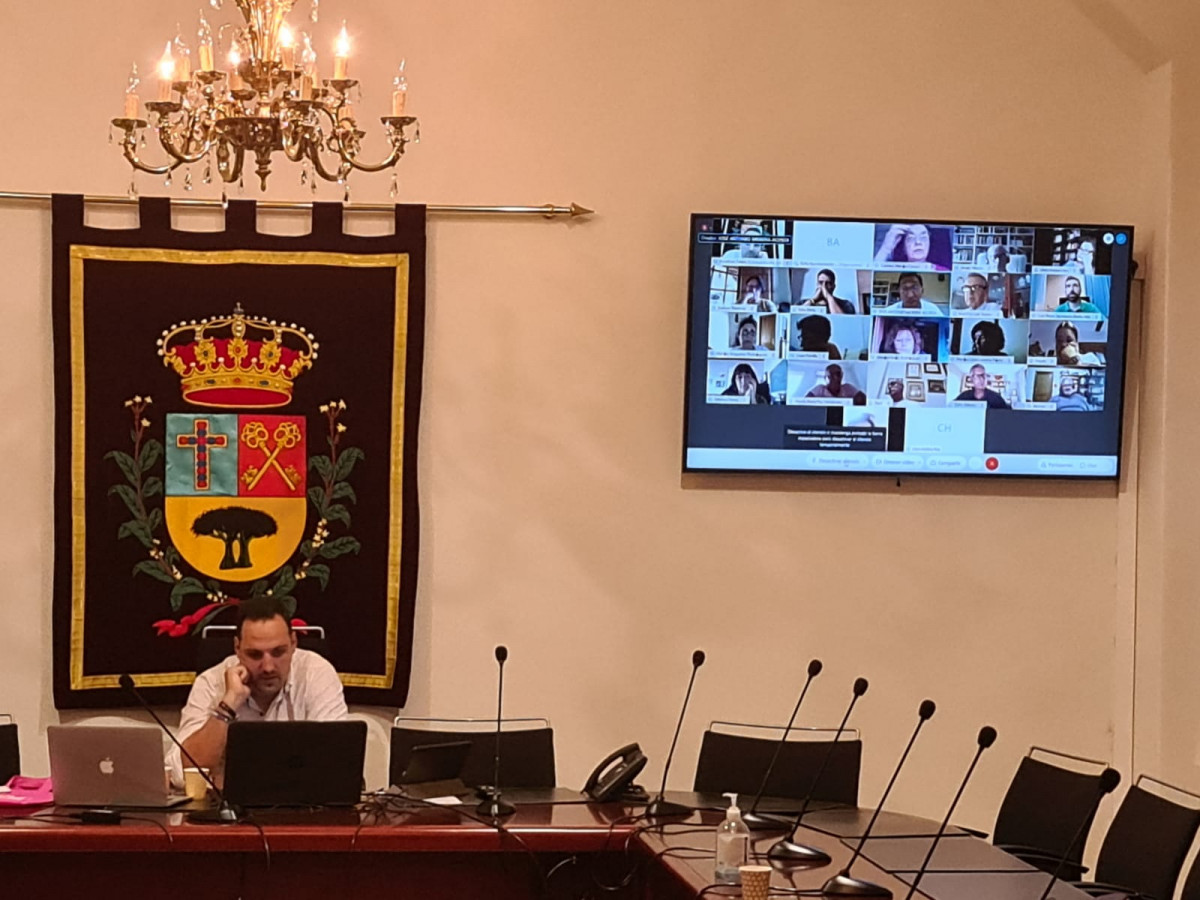 El alcalde Jonathan Felipe, presidiendo el Consejo Escolar Municipal, celebrado de forma telemu00e1tica