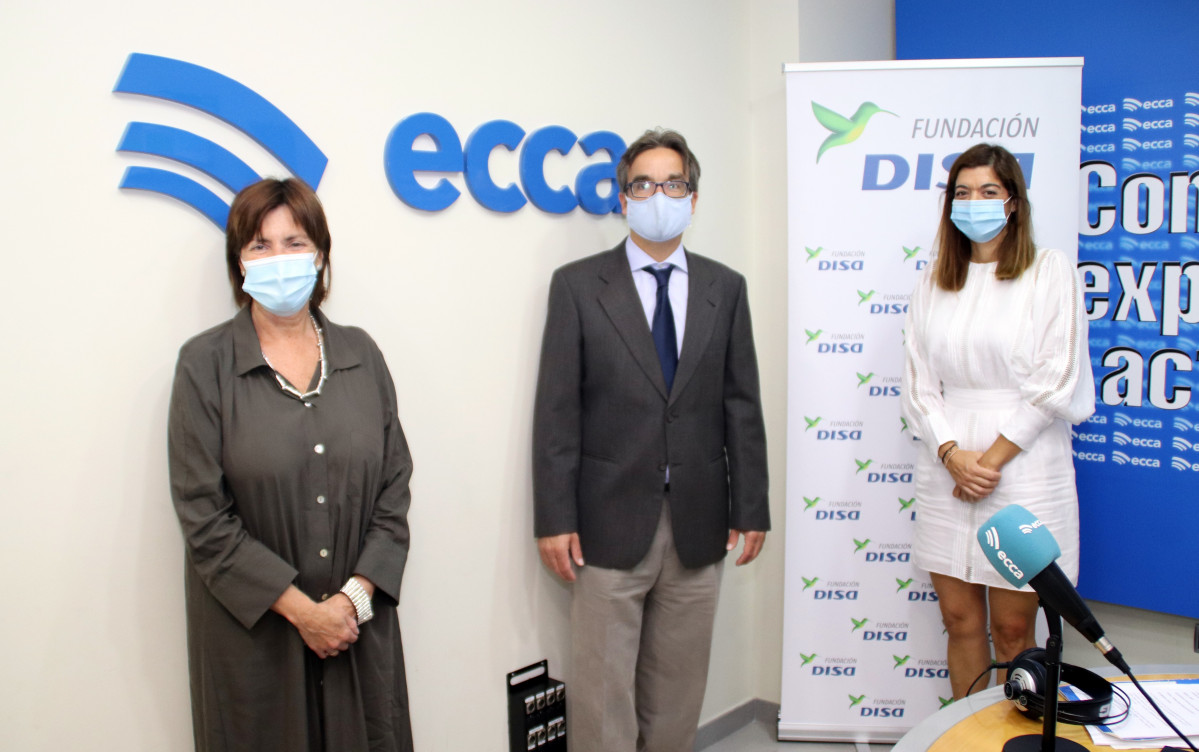 Amparo Osorio, Josu00e9 Maru00eda Segura y Sara Mateos durante la firma del acuerdo 
