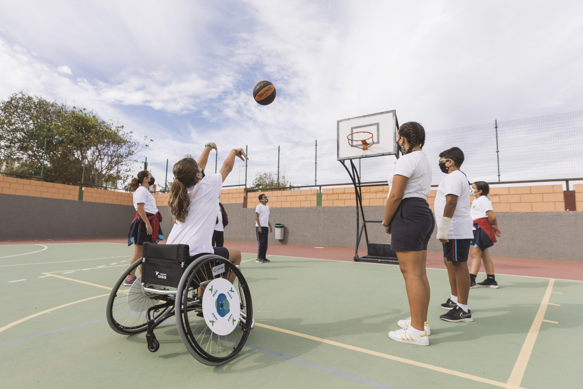 Fundaciu00f3n DISA apuesta por el deporte adaptado en los centros educativos de Canarias (5)