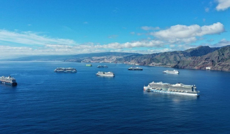 Cruceros fondeados en Tenerife Anaga 1080x630