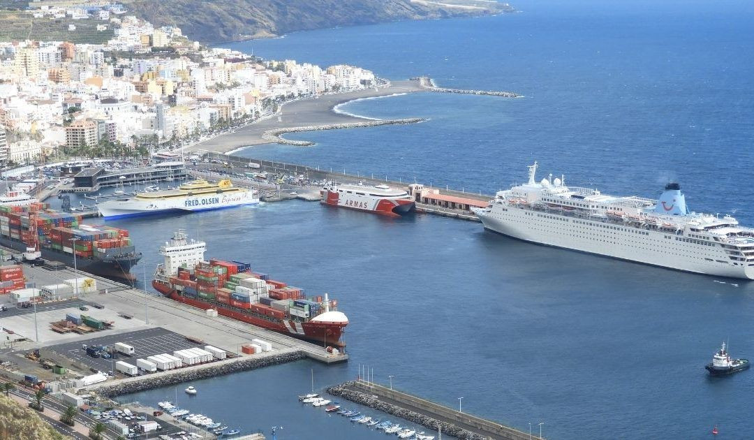 Puerto de La Palma y ciudad 1080x630