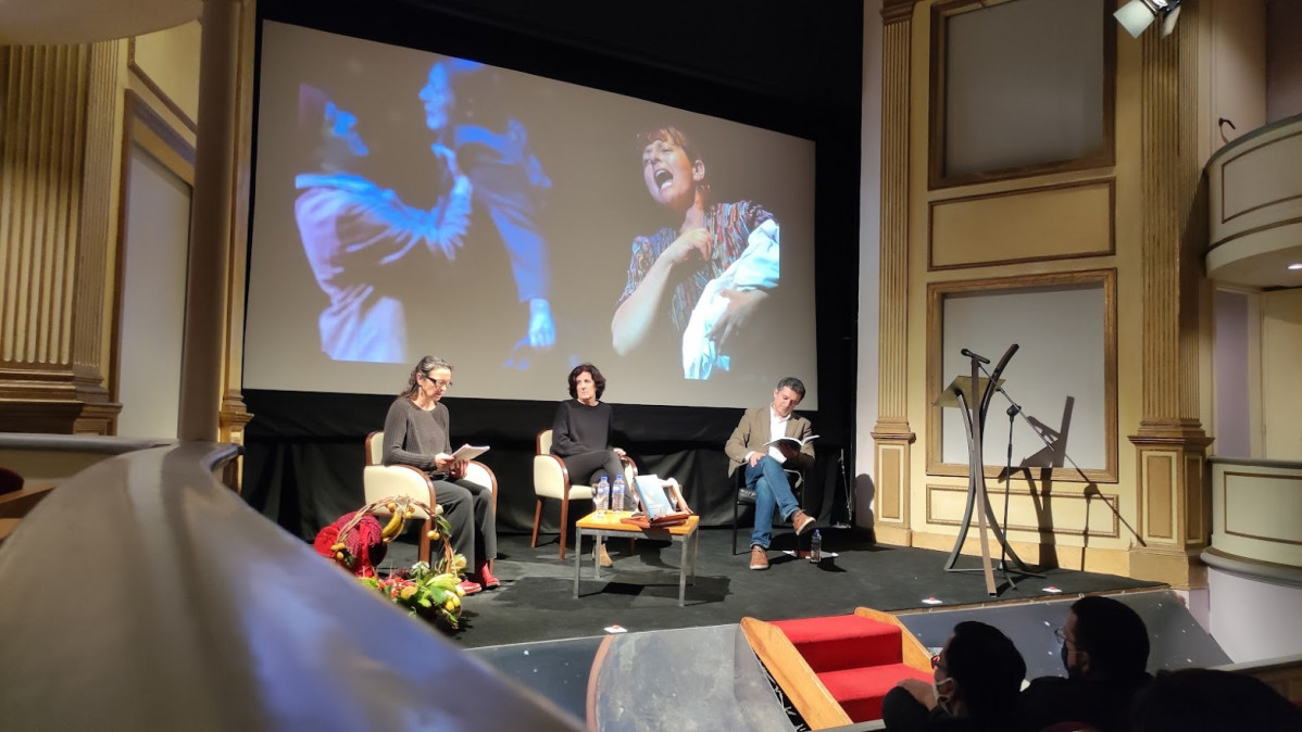 Foto lectura de la obra Proyecto Fausto en el Teatro Chico Municipal