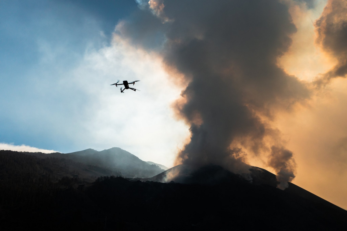 Dron en el Volcu00e1n (Van Marty)