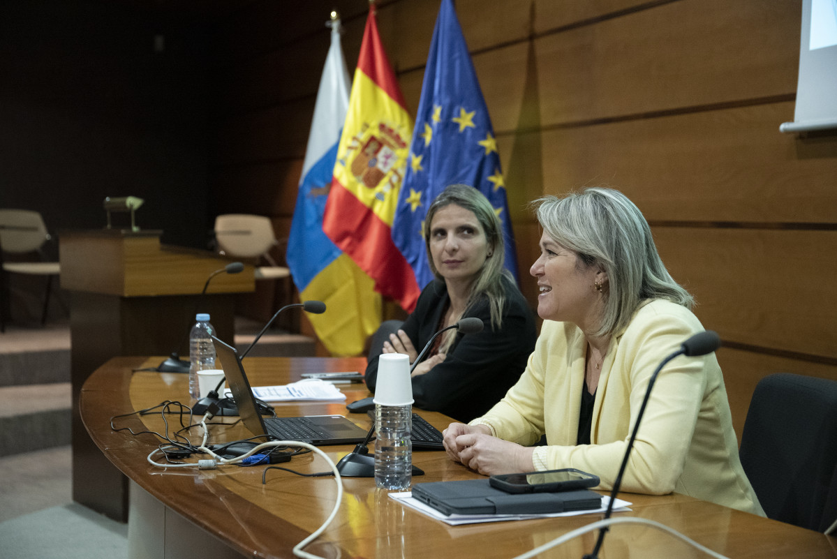 La consejera Alicia Vanoostende presenta el cuadro de mando para las importaciones y exportaciones