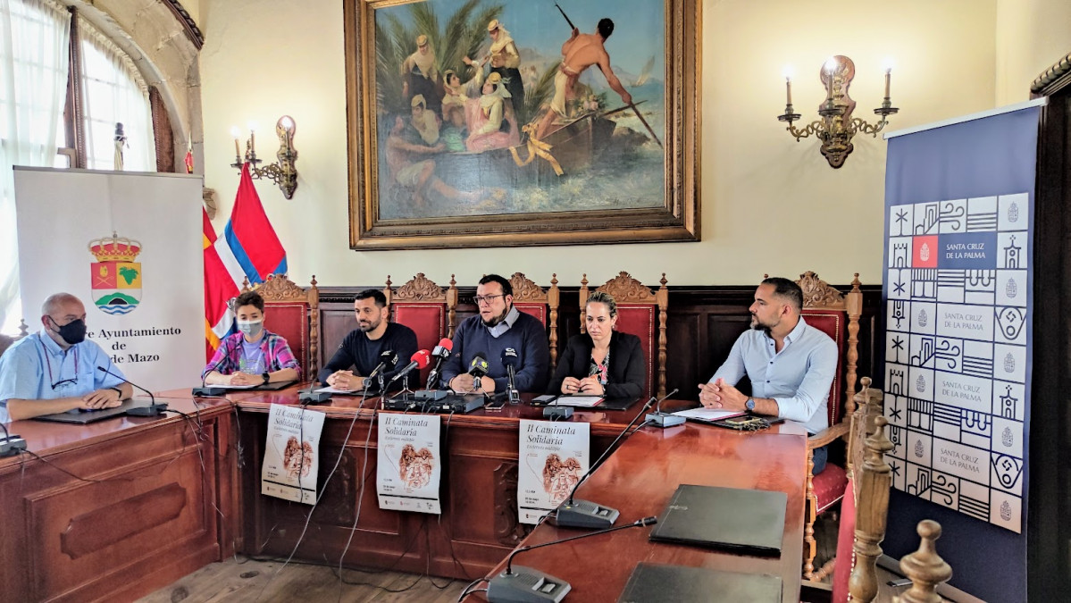 FOTO Instante de la presentaciu00f3n a los medios de la II Caminata Solidaria por la EM
