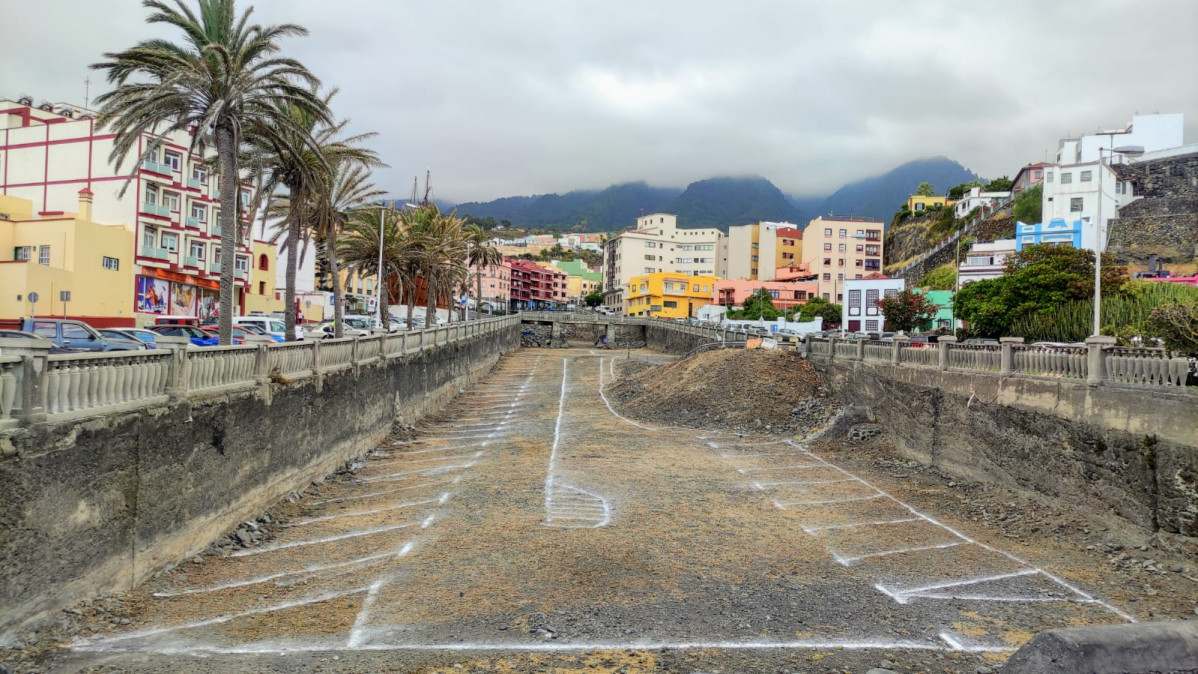 Imagen estacionamientos temporales en el barranco de Las Nieves