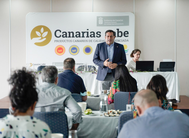 El director del ICCA Basilio Pérez durante la presentación del concurso Agrocanarias