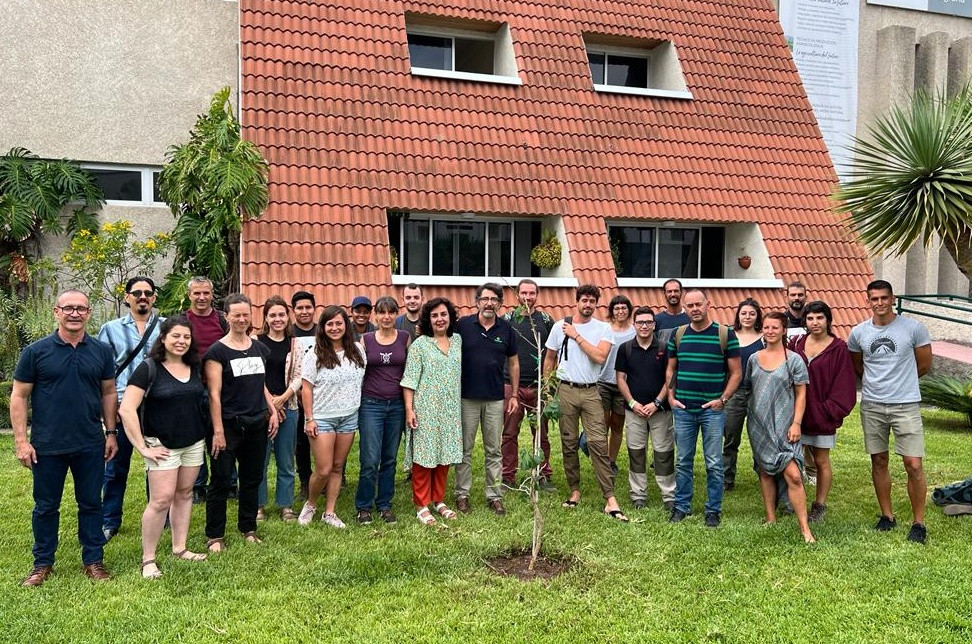 Foto de familia en la Escuelaa de Capacitaciu00f3n Agrarias de Los Llanos de Aridane