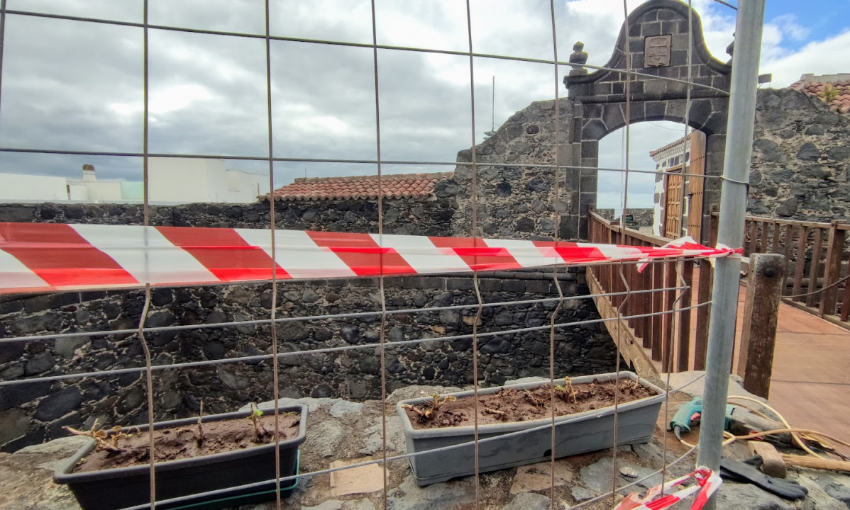 Foto Este martes se procede al vallado del castillo de Santa Catalina para iniciar las obras