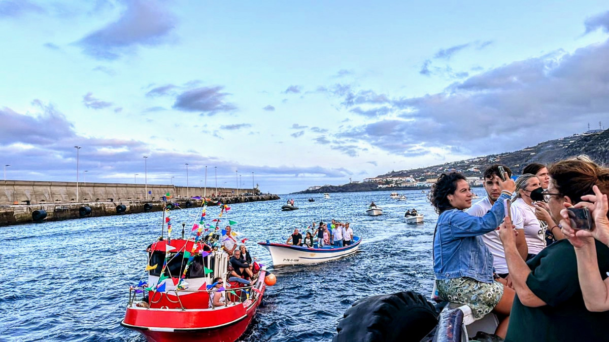 Foto Detalle procesiou0301n mariu0301tima Virgen del Carmen  copia