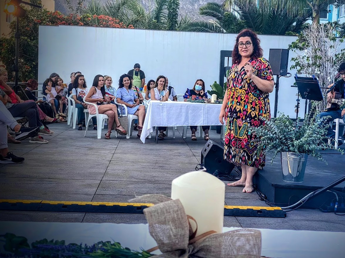 FOTO Detalle de una sesiu00f3n durante el Festival de Cuentos Quu00e9 se Cuece con Omaira Morales