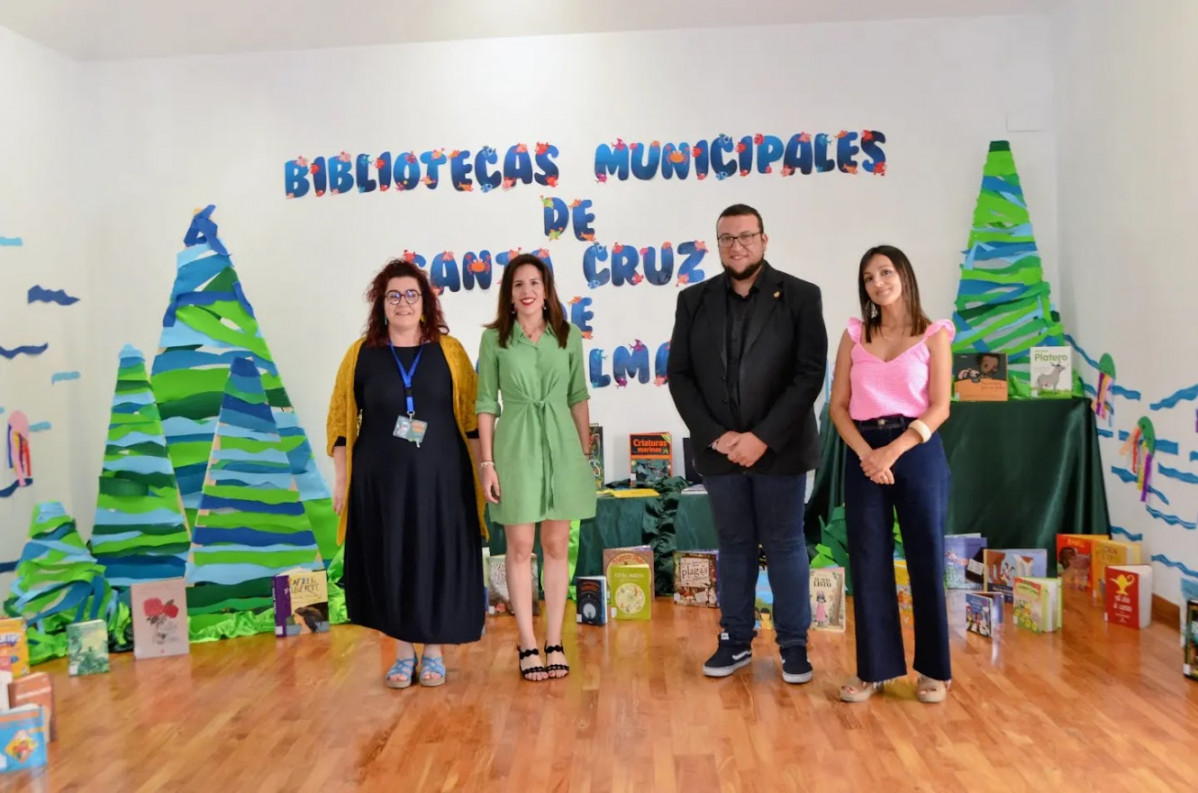 Foto Apertura de las jornadas del Festival de Cuentos con la directora del festival, Omaira Morales; Juan Josu00e9 Neris, alcalde; Melissa Hernu00e1ndez, edil de Cultura.