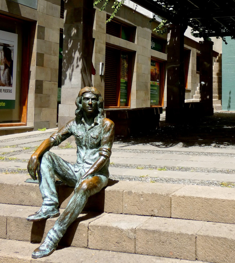 Foto Detalle Escultura Félix Francisco Casanova en La Pérgola