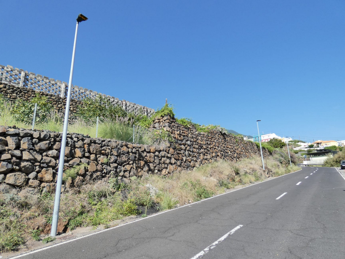 Foto Detalle de las nuevas luminarias en las viu0301as de diferentes barrios de Santa Cruz de La Palma