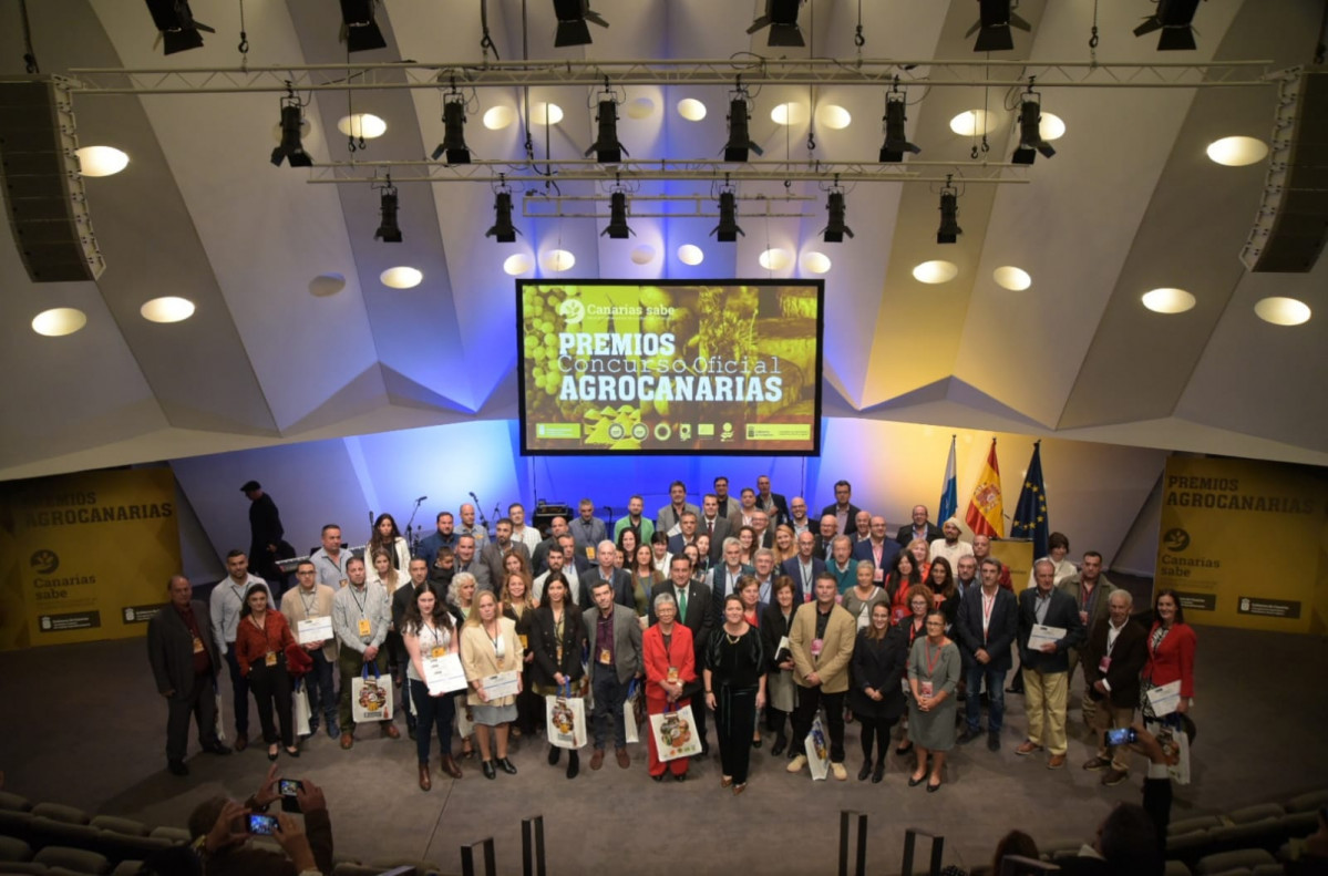 Foto de familia entrega de Premios Agrocanarias