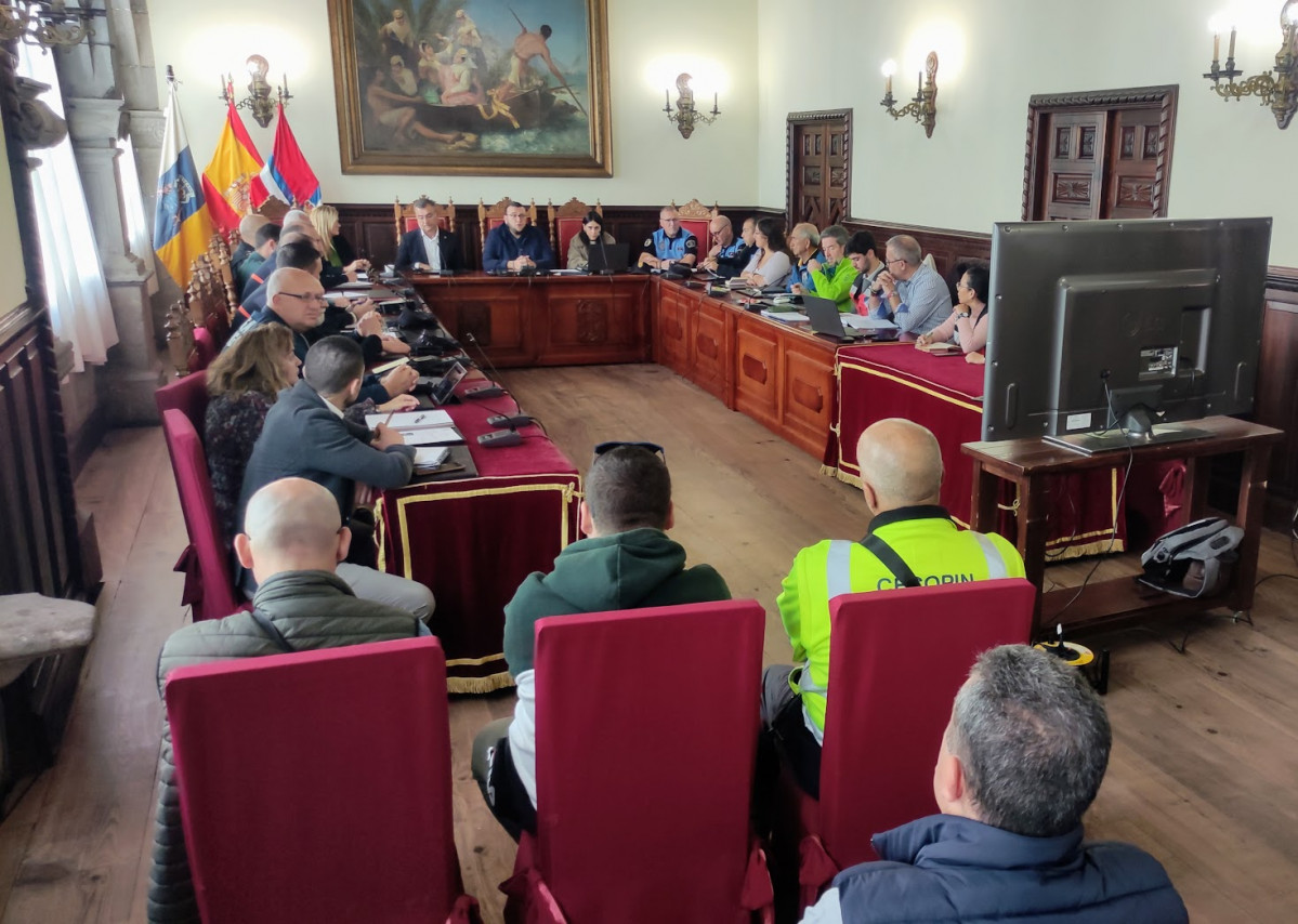 Foto Reuniou0301n Junta Local de Seguridad preparativos carnavales de Santa Cruz de La Palma