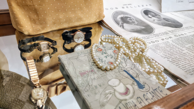 Foto Joyas y vestuario de la época