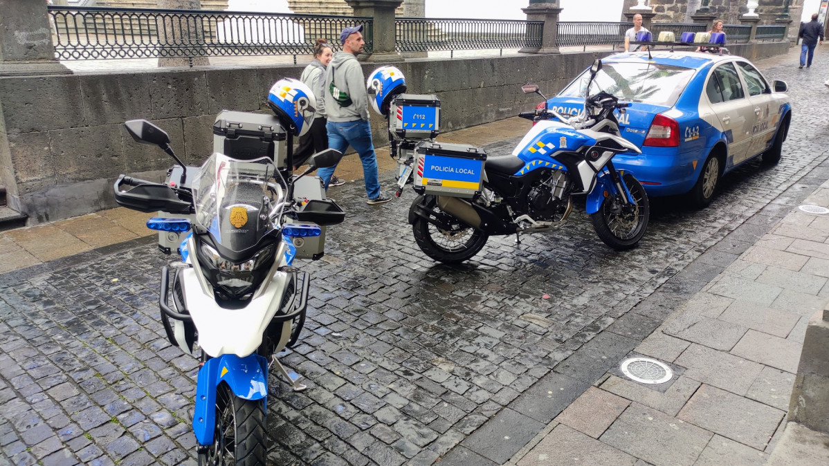 Foto Dos nuevas motos y un radar mou0301vil para la Policiu0301a Local