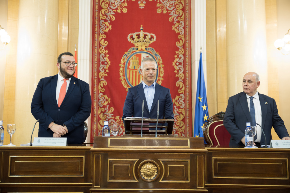 Senado Instante durante el inicio del acto institucional en el Senado presidido por Ander Gil