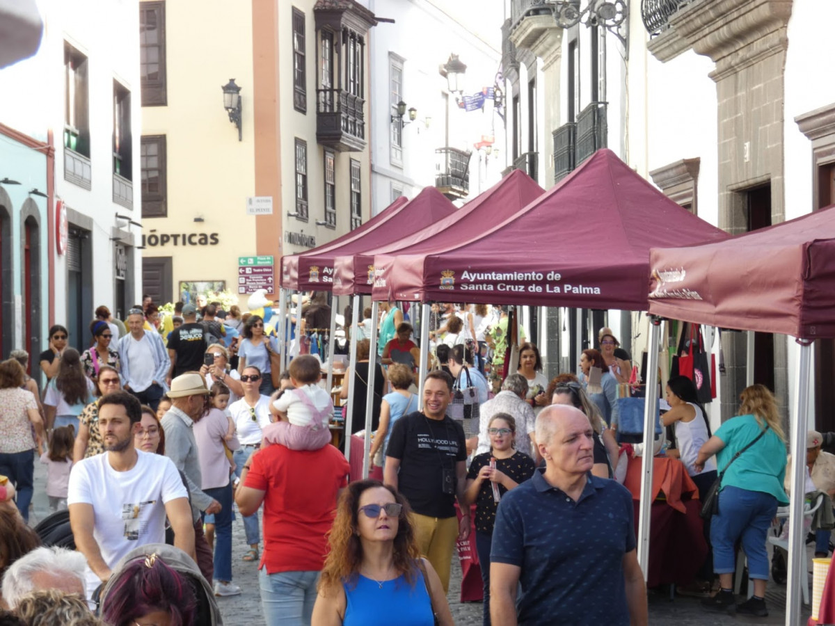 FOTO Imagen de archivo de la feria de artesaniu0301a local realizada en octubre de 2022