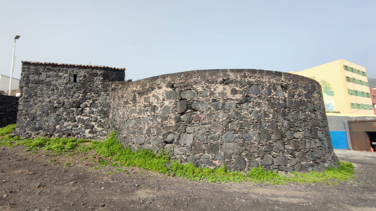 Foto detalle del inmueble fortificado objeto de los trabajos de mantenimiento