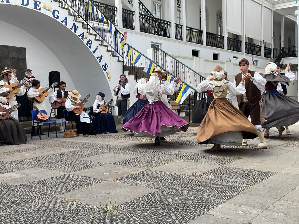 Foto Actuaciou0301n Escuela Municipal de Folclore de Santa Cruz de La Palma