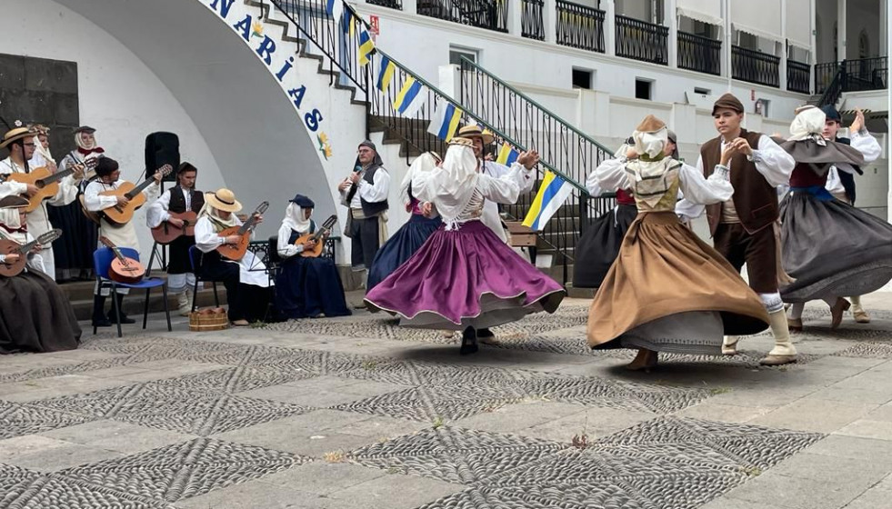 Foto Actuación Escuela Municipal de Folclore de Santa Cruz de La Palma