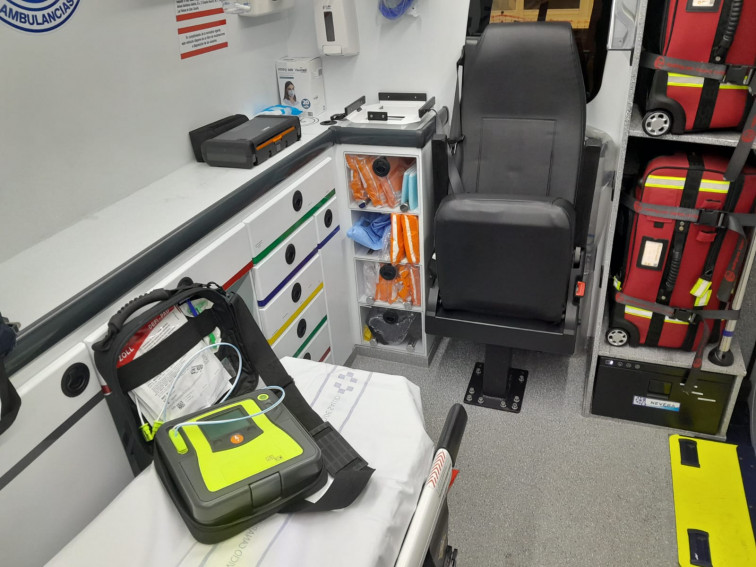 Desfibrilador en una ambulancia del SUC