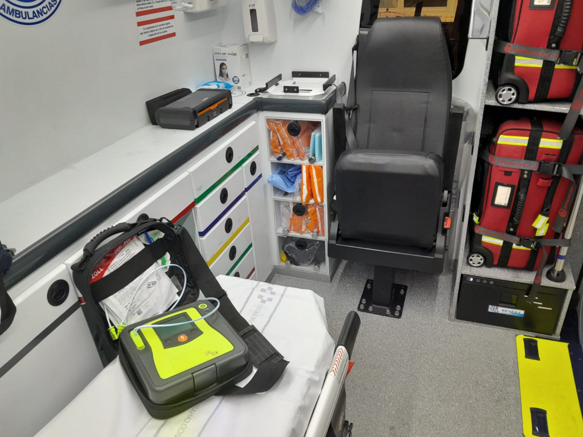 Desfibrilador en una ambulancia del SUC