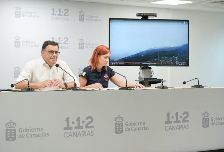 Consejero Manuel Miranda, director del Plan INFOCA y la responsable de PC, Monserrar Román