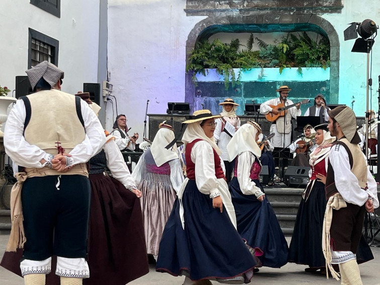 Foto actuación Escuela Municipal de Folclore
