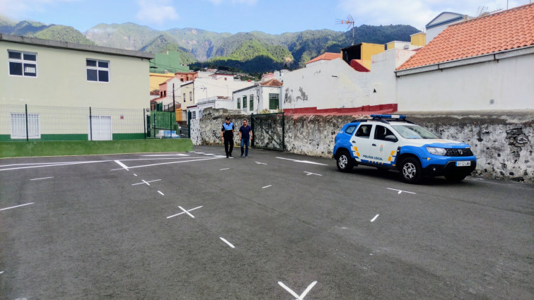 Foto el alcalde Asier Antona recorre la nueva bolsa de aparcamientos que se habilitará esta semana
