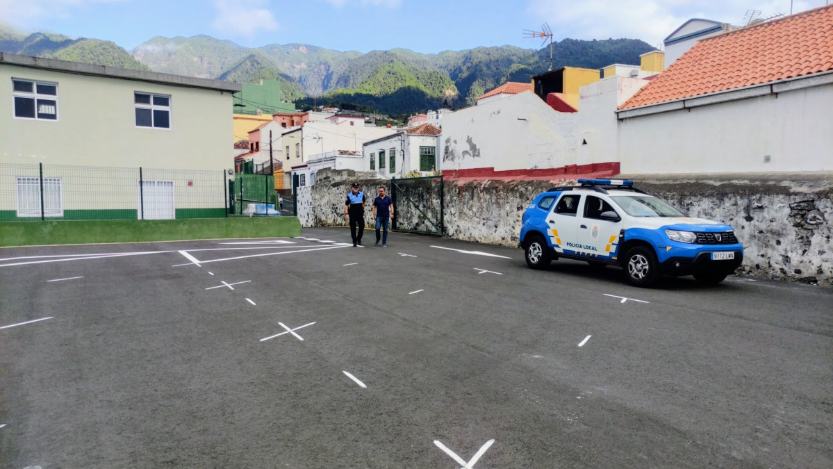 Foto el alcalde Asier Antona recorre la nueva bolsa de aparcamientos que se habilitarau0301 esta semana