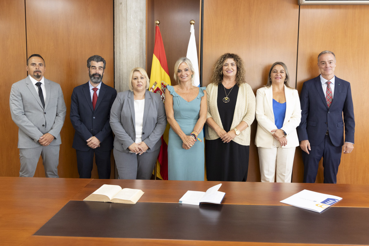 Monzu00f3n junto a los nuevos altos cargos
