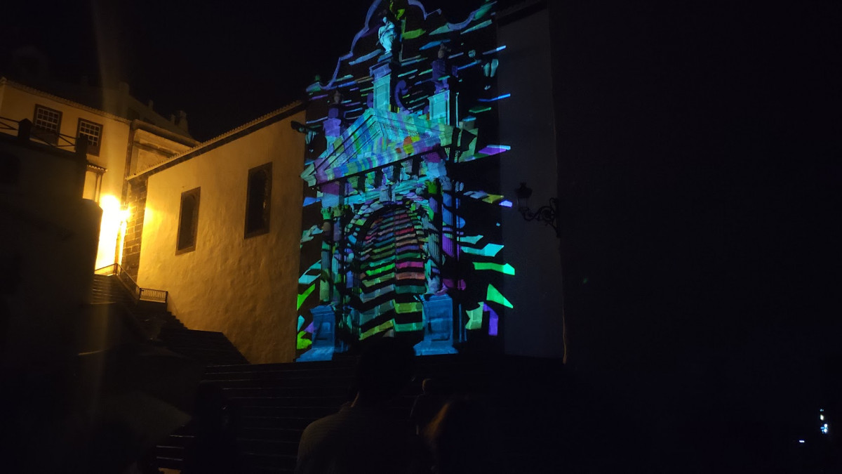 Foto Detalle FAVE 2022 de proyecciu00f3n en 3D en la plaza de Espau00f1a