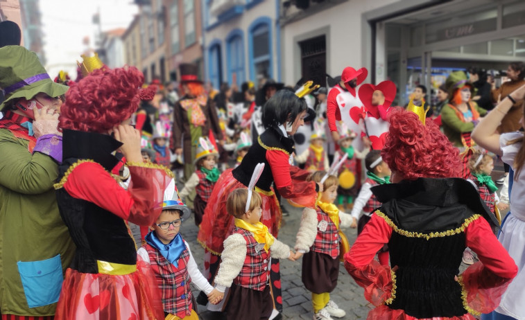 Foto detalle de la cabalgata anunciadora de colegios del carnaval 2023 en Santa Cruz de la Palma
