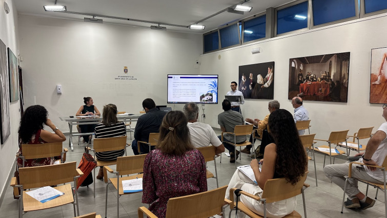 Foto presentación de las jornadas informativas sobre la Quinta Verde a cargo del concejal Jesús Pérez