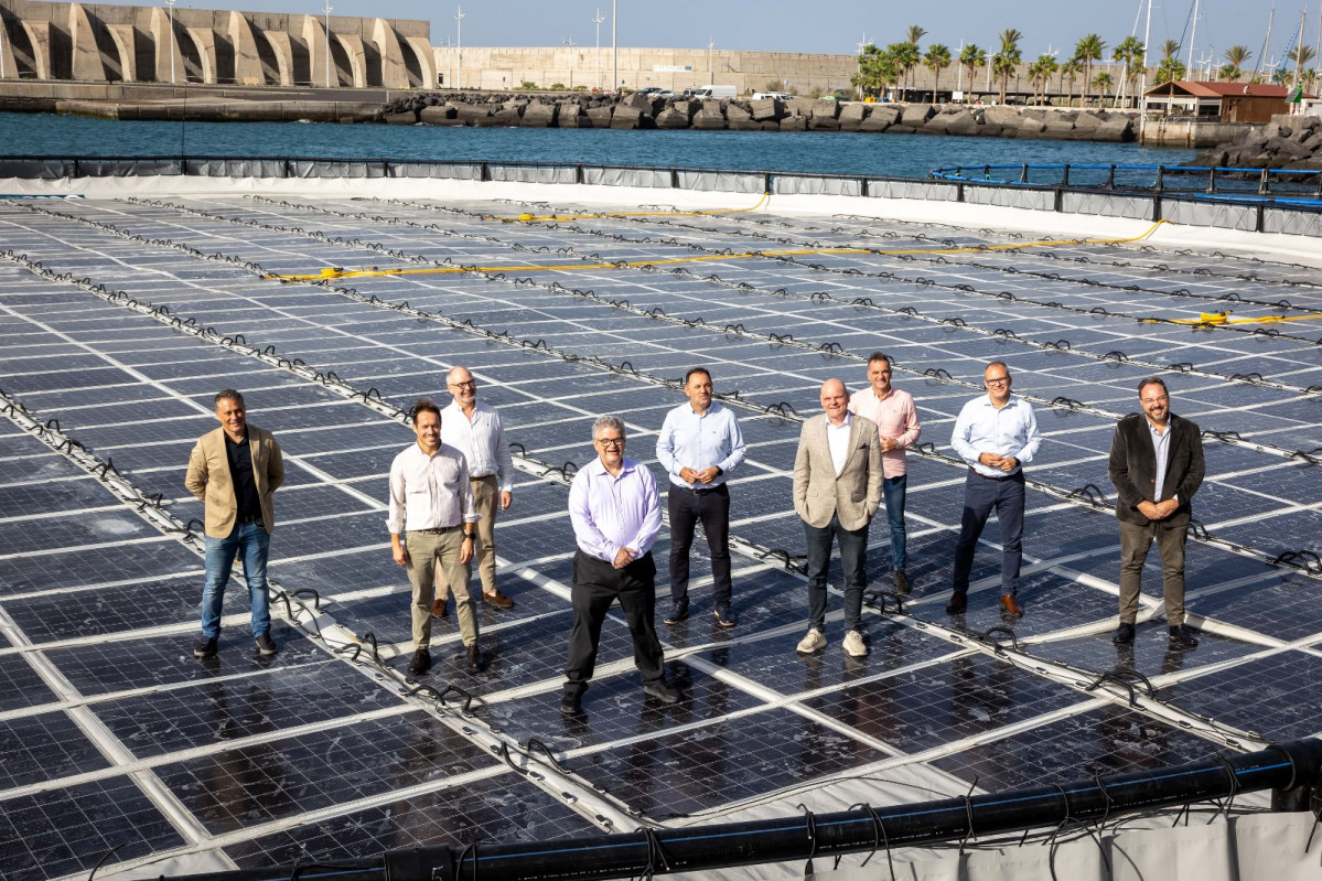Inauguraciou0301n de la mayor plataforma de energiu0301a solar flotante de Europa en La Palma
