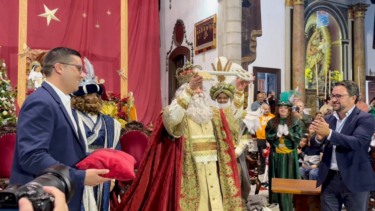 Foto Asier Antona y Raico Arrocha entregan la llave mágica de Santa Cruz de La Palma a los Reyes Magos
