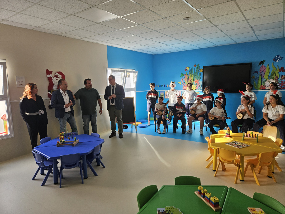 Archivo visita Poli Suu00e1rez al el CEIP Guiguan, en Tinajo (Lanzarote) que este mes abriu00f3 el aula del primer ciclo de Educaciu00f3n Infantil