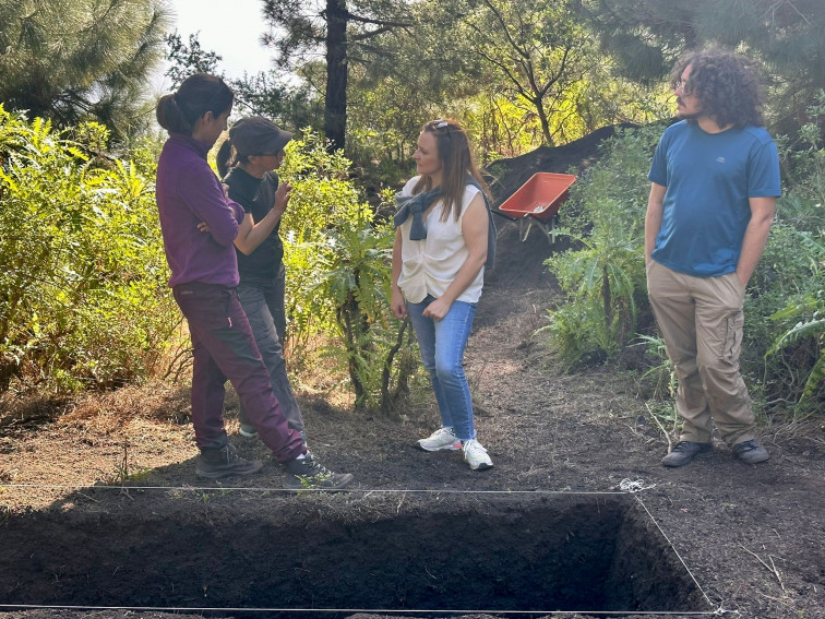 La consejera Nieves Lady Barreto visita las excavaciones en Fuencaliente
