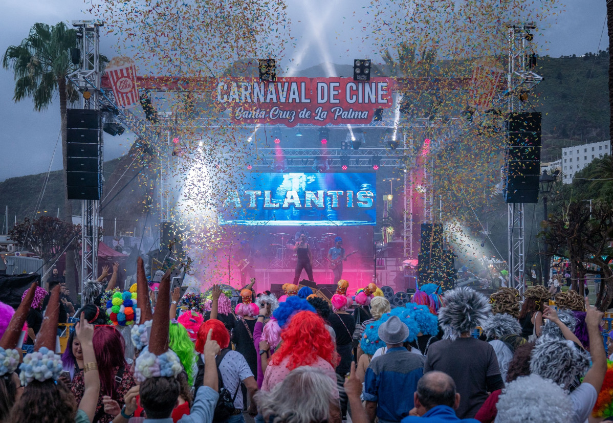 Foto Instante de una de las actuaciones musicales durante la Fiesta de la Peluca