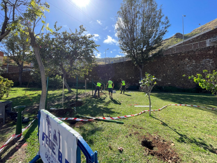 Foto 1 Trabajos para la instalación del primer parque canino de Santa Cruz de La Palma