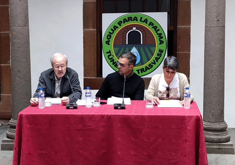 Carlos Soler, Pedro Monzón y Mónica Riverol, en la ruedad de prensa